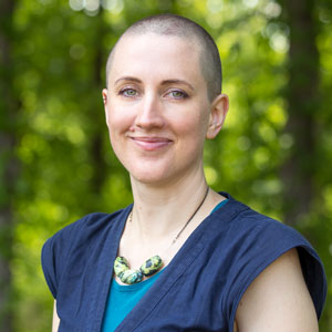 Headhshot Alexandra Barnard